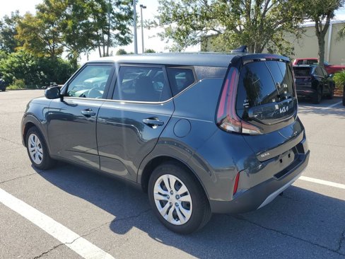 Used 2023 Kia Soul LX image 13