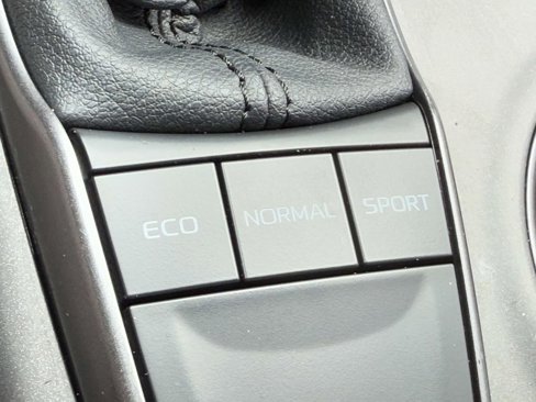 Used 2024 Toyota Camry SE image 23
