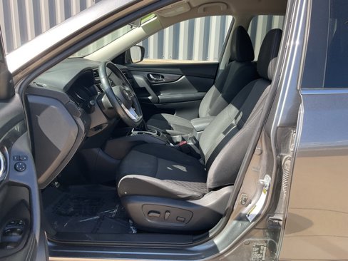 Used 2017 Nissan Rogue SV image 8