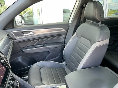 Used 2020 Volkswagen Atlas Cross Sport SEL Premium image 32