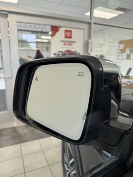 Used 2021 Jeep Grand Cherokee Limited w/ Trailer Tow Group IV image 12
