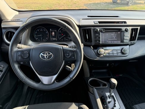 Used 2018 Toyota RAV4 XLE image 10