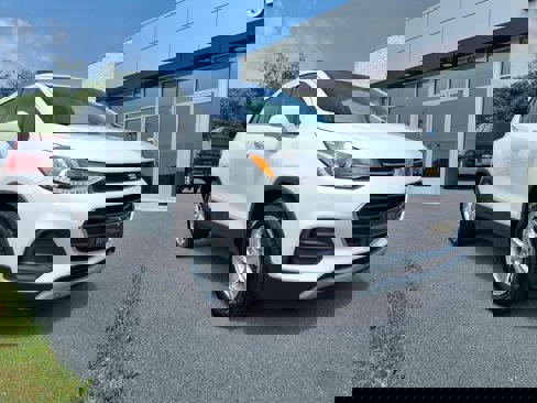 Used 2019 Chevrolet Trax LT w/ LT Convenience Package image 2