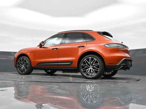 Certified 2025 Porsche Macan image 35