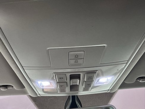 Used 2019 Volkswagen Tiguan SE w/ Panoramic Sunroof Package image 23