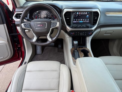 Used 2019 GMC Acadia Denali image 17