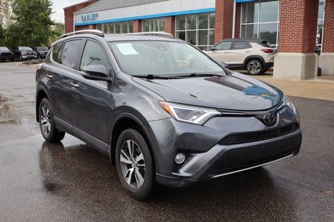 Used 2018 Toyota RAV4 XLE image 3