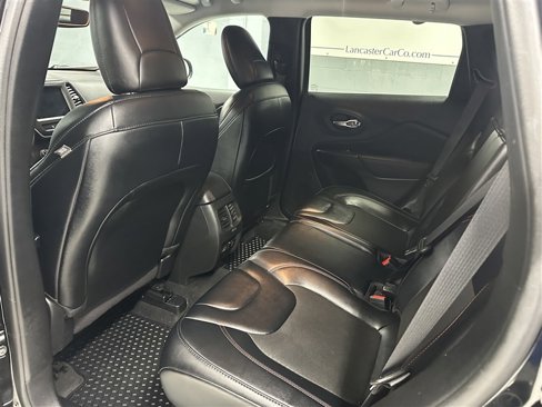 Used 2022 Jeep Cherokee Trailhawk image 3