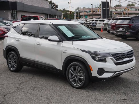 Used 2022 Kia Seltos LX image 2