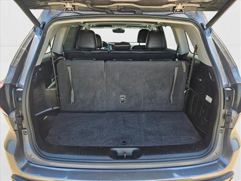 Used 2018 Toyota Highlander XLE image 21