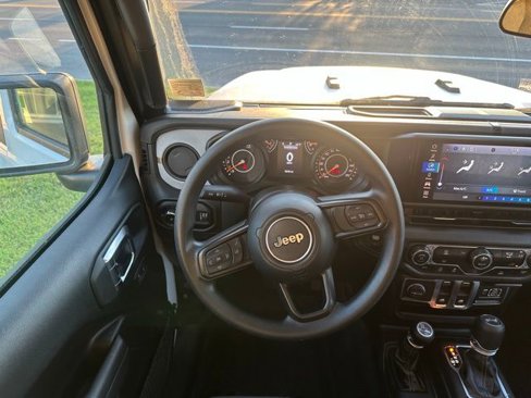 Used 2025 Jeep Wrangler Sport image 17
