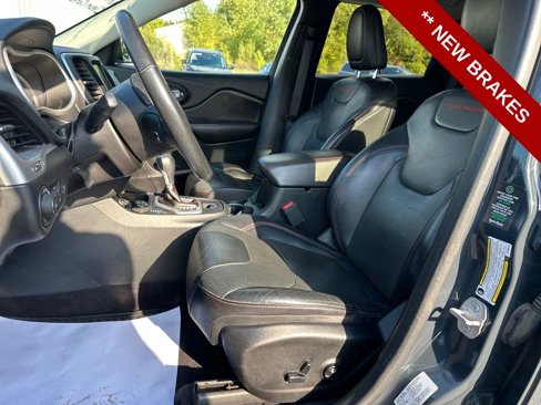 Used 2016 Jeep Cherokee Trailhawk w/ Leather Interior Group image 10