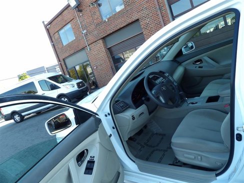 Used 2009 Toyota Camry LE image 10