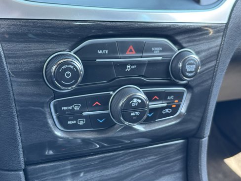 Used 2020 Chrysler 300 Touring image 5
