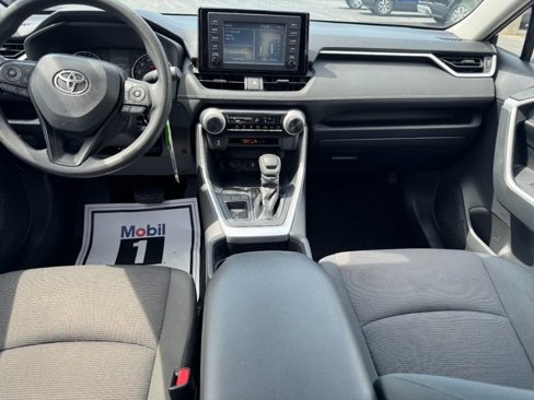 Used 2019 Toyota RAV4 LE image 11