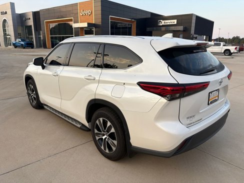 Used 2021 Toyota Highlander XLE image 8