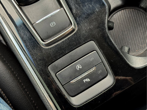 Used 2020 Ford Edge Titanium image 21