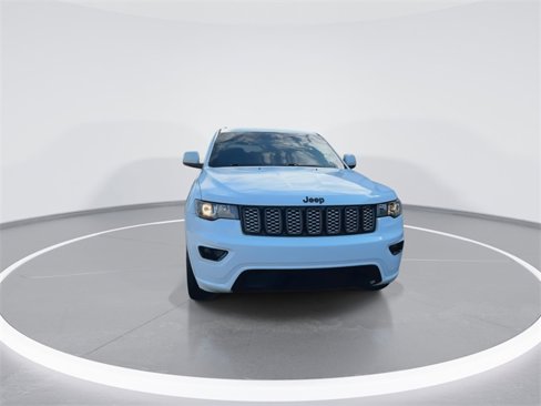 Used 2019 Jeep Grand Cherokee Altitude image 3