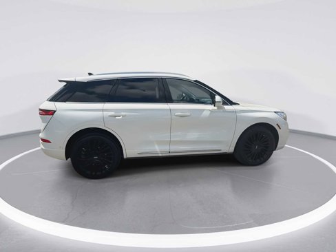 Used 2021 Lincoln Corsair Reserve w/ Equipment Group 201A image 9