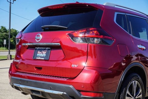 Used 2019 Nissan Rogue SV w/ Premium Package image 5