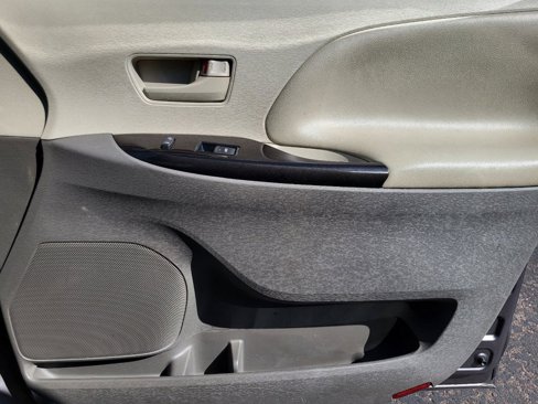 Used 2011 Toyota Sienna LE image 19