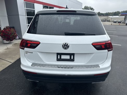 Used 2020 Volkswagen Tiguan SE w/ Panoramic Sunroof Package image 7