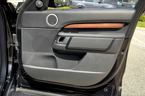 Used 2025 Land Rover Discovery Dynamic SE image 20