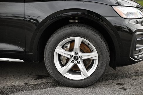 Used 2023 Audi Q5 2.0T Premium w/ Convenience Package image 4