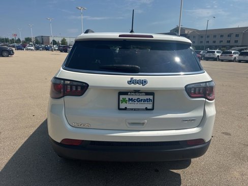 Used 2018 Jeep Compass Latitude image 4