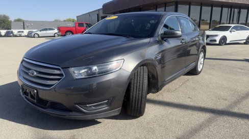 Used 2017 Ford Taurus SEL image 3