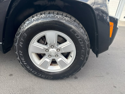 Used 2012 Jeep Liberty Sport image 25