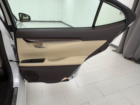 Used 2018 Lexus ES 350 w/ Navigation System Package image 15