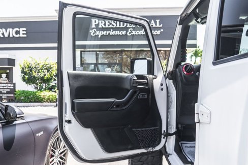 Used 2017 Jeep Wrangler Unlimited Sahara w/ Connectivity Group image 32