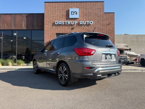 Used 2017 Nissan Pathfinder Platinum image 19