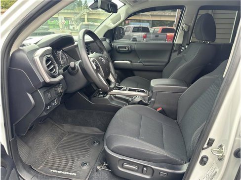 Used 2021 Toyota Tacoma SR5 w/ Trail Edition image 16