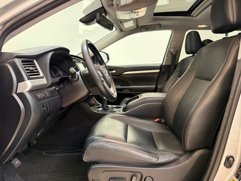 Used 2018 Toyota Highlander XLE image 5