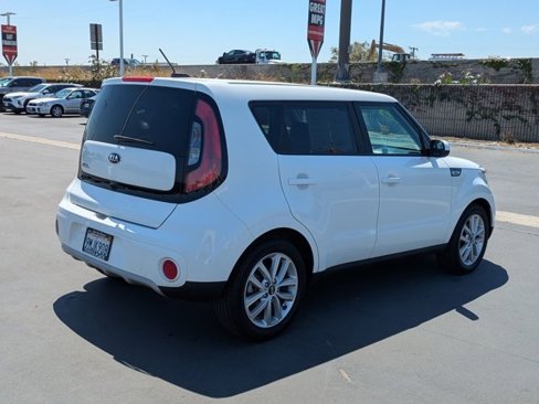 Used 2019 Kia Soul + image 9