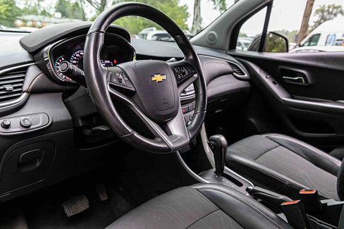Used 2022 Chevrolet Trax LT w/ LT Convenience Package image 7