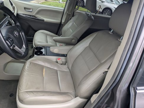 Used 2015 Toyota Sienna XLE Premium image 19