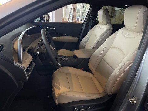 Used 2025 Cadillac XT4 Premium Luxury image 10