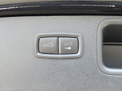 Used 2023 Porsche Macan Turbo image 14