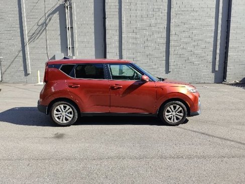 Used 2021 Kia Soul LX image 2