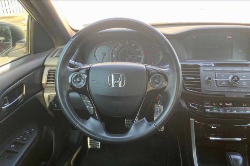Used 2017 Honda Accord Sport image 5