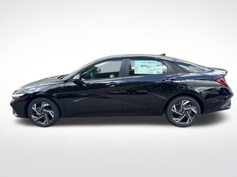 New 2025 Hyundai Elantra Sport image 2