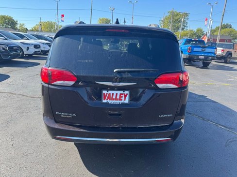 Used 2018 Chrysler Pacifica Limited w/ Advanced Safetytec Group image 4