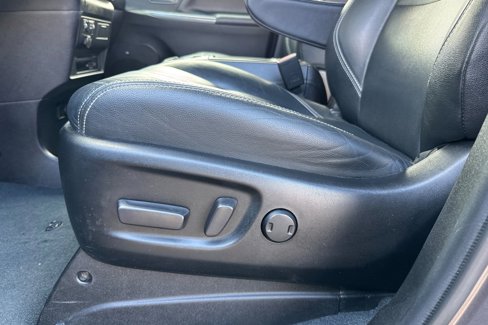 Used 2019 Toyota Sienna SE image 14