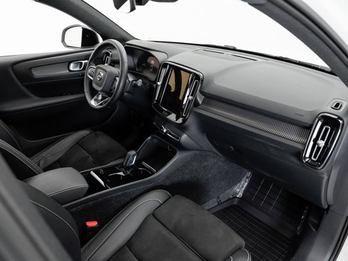 Used 2022 Volvo XC40 P8 Recharge Plus image 21