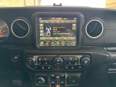 Used 2020 Jeep Gladiator Overland image 24
