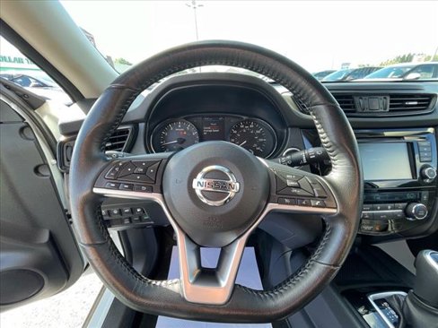 Used 2020 Nissan Rogue SV image 18