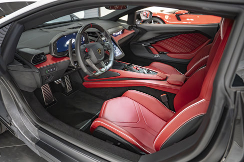 Used 2024 Lamborghini Revuelto image 31